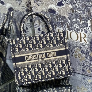 Christian Dior Book Tote Bag 25cm 1265 Oblique Embroidered Canvas Fall/Winter 2022 Collection - Image 9