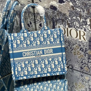 Christian Dior Book Tote Bag 25cm 1265 Oblique Embroidered Canvas Fall/Winter 2022 Collection - Image 9