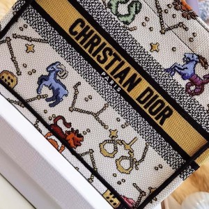 Christian Dior Book Tote Bag 25cm 1265 Pixel Zodiac Embroidery Canvas Fall/Winter 2022 Collection - Image 4