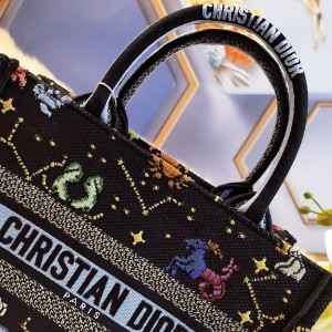 Christian Dior Book Tote Bag 25cm 1265 Pixel Zodiac Embroidery Canvas Fall/Winter 2022 Collection - Image 5