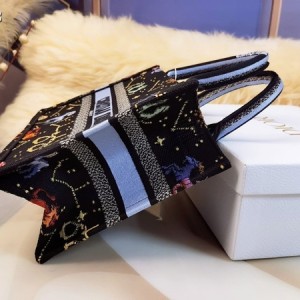 Christian Dior Book Tote Bag 25cm 1265 Pixel Zodiac Embroidery Canvas Fall/Winter 2022 Collection - Image 7