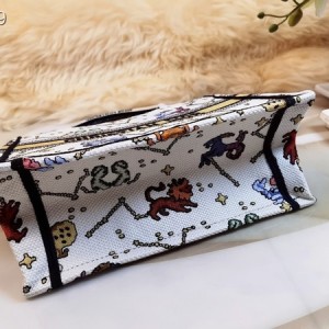 Christian Dior Book Tote Bag 25cm 1265 Pixel Zodiac Embroidery Canvas Fall/Winter 2022 Collection - Image 7