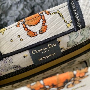 Christian Dior Book Tote Bag 25cm 1265 Pixel Zodiac Embroidery Canvas Fall/Winter 2022 Collection - Image 8