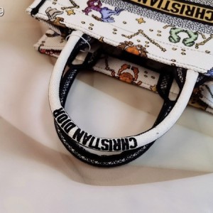 Christian Dior Book Tote Bag 25cm 1265 Pixel Zodiac Embroidery Canvas Fall/Winter 2022 Collection - Image 8