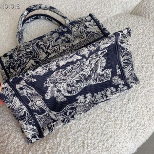 Christian Dior Book Tote Bag 25cm 1265 Reverse Toile De Jouy Embroidered Canvas Fall/Winter 2022 Collection - Image 5