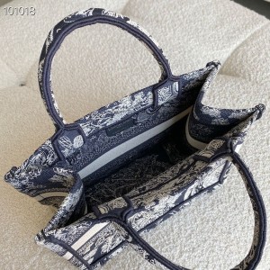 Christian Dior Book Tote Bag 25cm 1265 Reverse Toile De Jouy Embroidered Canvas Fall/Winter 2022 Collection - Image 6