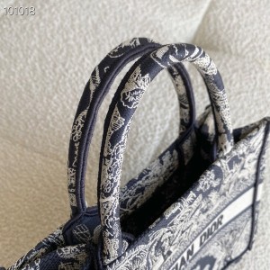Christian Dior Book Tote Bag 25cm 1265 Reverse Toile De Jouy Embroidered Canvas Fall/Winter 2022 Collection - Image 7