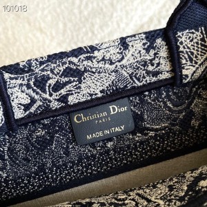 Christian Dior Book Tote Bag 25cm 1265 Reverse Toile De Jouy Embroidered Canvas Fall/Winter 2022 Collection - Image 8