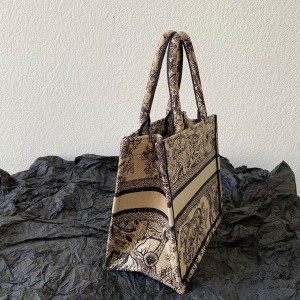 Christian Dior Book Tote Bag 25cm 1265 Toile De Jouy Embroidered Canvas Fall/Winter 2022 Collection - Image 6