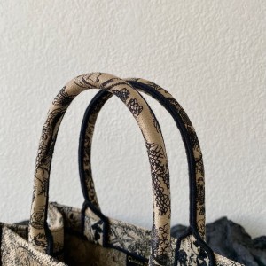 Christian Dior Book Tote Bag 25cm 1265 Toile De Jouy Embroidered Canvas Fall/Winter 2022 Collection - Image 8