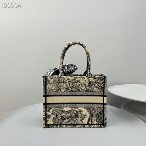 Christian Dior Book Tote Bag 25cm 1265 Toile De Jouy Embroidery Canvas Spring/Summer 2023 Collection - Image 3