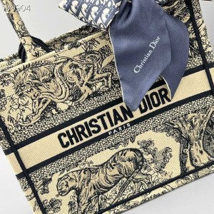 Christian Dior Book Tote Bag 25cm 1265 Toile De Jouy Embroidery Canvas Spring/Summer 2023 Collection - Image 5