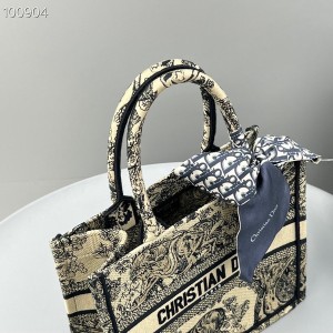 Christian Dior Book Tote Bag 25cm 1265 Toile De Jouy Embroidery Canvas Spring/Summer 2023 Collection - Image 7