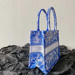 Christian Dior Book Tote Bag 25cm 1265 Toile de Jouy Reverse Transparent Embroidery Canvas Fall/Winter 2022 Collection - Image 3