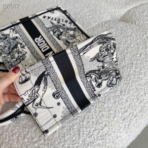 Christian Dior Book Tote Bag 25cm 1265 Toile de Jouy Zodiac Embroidery Canvas Fall/Winter 2022 Collection - Image 4