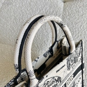 Christian Dior Book Tote Bag 25cm 1265 Toile de Jouy Zodiac Embroidery Canvas Fall/Winter 2022 Collection - Image 6