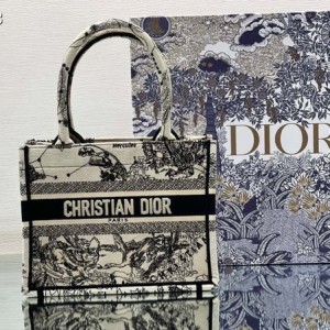 Christian Dior Book Tote Bag 25cm 1265 Toile de Jouy Zodiac Embroidery Canvas Fall/Winter 2022 Collection - Image 8