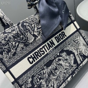 Christian Dior Book Tote Bag 25cm 93361 Chinese New Year Toile De Jouy Embroidered Canvas Fall/Winter 2022 Collection - Image 4