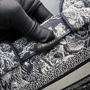 Christian Dior Book Tote Bag 25cm 93361 Chinese New Year Toile De Jouy Embroidered Canvas Fall/Winter 2022 Collection - Image 8
