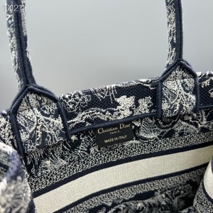Christian Dior Book Tote Bag 25cm 93361 Chinese New Year Toile De Jouy Embroidered Canvas Fall/Winter 2022 Collection - Image 9