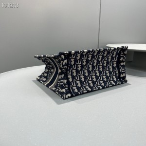 Christian Dior Book Tote Bag 25cm 93361 Oblique Embroidered Canvas Fall/Winter 2022 Collection - Image 7