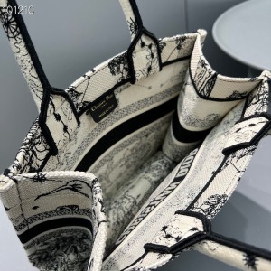 Christian Dior Book Tote Bag 25cm 93361 Toile de Jouy Zodiac Embroidery Canvas Fall/Winter 2022 Collection - Image 7