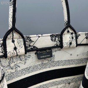 Christian Dior Book Tote Bag 25cm 93361 Toile de Jouy Zodiac Embroidery Canvas Fall/Winter 2022 Collection - Image 8