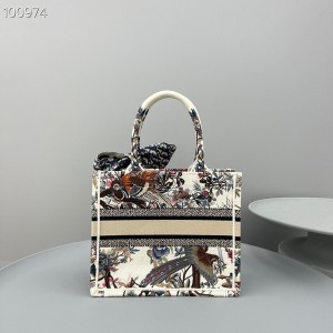 Christian Dior Book Tote Bag 25cm M1265 Jardin d'Hiver Embroidery Canvas Fall/Winter 2022 Collection - Image 3