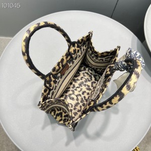 Christian Dior Book Tote Bag 25cm M1265 Mizza Embroidery Canvas Fall/Winter 2022 Collection - Image 7