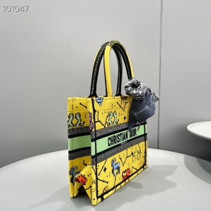 Christian Dior Book Tote Bag 25cm M1265 Pixel Zodiac Embroidery Canvas Fall/Winter 2022 Collection - Image 3