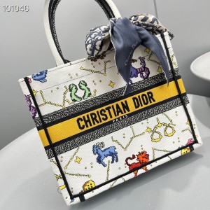 Christian Dior Book Tote Bag 25cm M1265 Pixel Zodiac Embroidery Canvas Fall/Winter 2022 Collection - Image 4