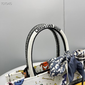 Christian Dior Book Tote Bag 25cm M1265 Pixel Zodiac Embroidery Canvas Fall/Winter 2022 Collection - Image 6