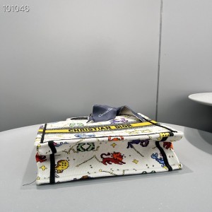 Christian Dior Book Tote Bag 25cm M1265 Pixel Zodiac Embroidery Canvas Fall/Winter 2022 Collection - Image 7