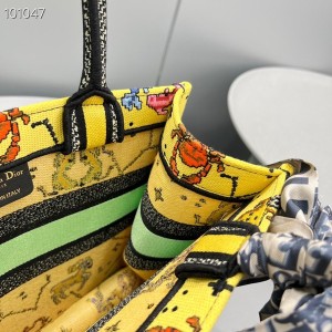 Christian Dior Book Tote Bag 25cm M1265 Pixel Zodiac Embroidery Canvas Fall/Winter 2022 Collection - Image 9