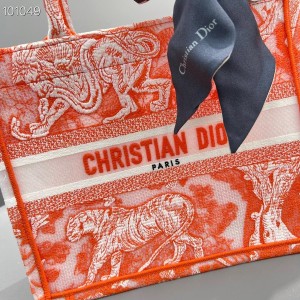 Christian Dior Book Tote Bag 25cm M1265 Toile de Jouy Reverse Transparent Embroidery Canvas Fall/Winter 2022 Collection - Image 4