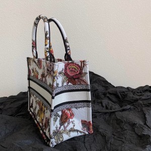 Christian Dior Book Tote Bag 26cm Jardin Botanique Embroidery Canvas Spring/Summer 2023 Collection - Image 3