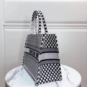 Christian Dior Book Tote Bag 35cm Polka Dot Embroidered Canvas Fall/Winter 2020 Collection - Image 3