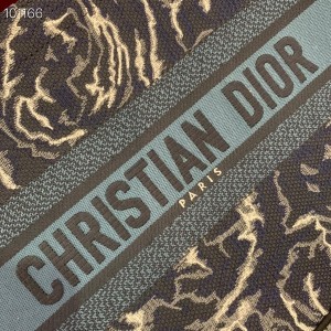 Christian Dior Book Tote Bag 36cm 1286 Brocart Motif Embroidered Canvas Fall/Winter 2022 Collection - Image 4