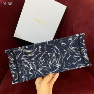 Christian Dior Book Tote Bag 36cm 1286 Brocart Motif Embroidered Canvas Fall/Winter 2022 Collection - Image 6