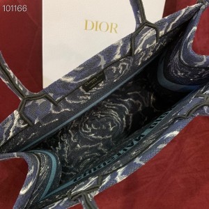 Christian Dior Book Tote Bag 36cm 1286 Brocart Motif Embroidered Canvas Fall/Winter 2022 Collection - Image 7