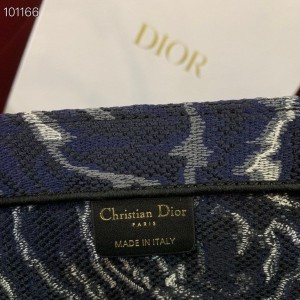 Christian Dior Book Tote Bag 36cm 1286 Brocart Motif Embroidered Canvas Fall/Winter 2022 Collection - Image 8