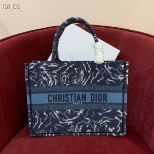 Christian Dior Book Tote Bag 36cm 1286 Brocart Motif Embroidered Canvas Fall/Winter 2022 Collection - Image 9