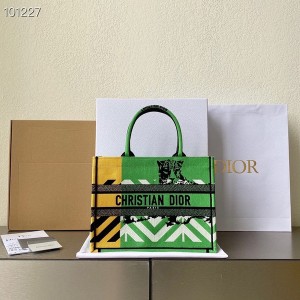 Christian Dior Book Tote Bag 36cm 1286 D-Jungle Pop Cheetah Embroidered Canvas Fall/Winter 2022 Collection - Image 3