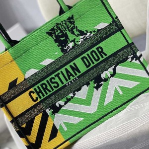 Christian Dior Book Tote Bag 36cm 1286 D-Jungle Pop Cheetah Embroidered Canvas Fall/Winter 2022 Collection - Image 4