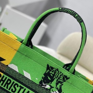 Christian Dior Book Tote Bag 36cm 1286 D-Jungle Pop Cheetah Embroidered Canvas Fall/Winter 2022 Collection - Image 5
