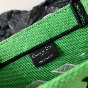 Christian Dior Book Tote Bag 36cm 1286 D-Jungle Pop Cheetah Embroidered Canvas Fall/Winter 2022 Collection - Image 8