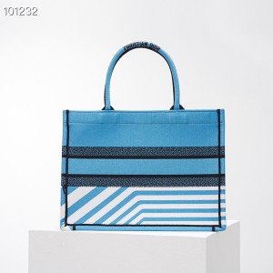 Christian Dior Book Tote Bag 36cm 1286 D-Jungle Pop Giraffe Embroidered Canvas Fall/Winter 2022 Collection - Image 3