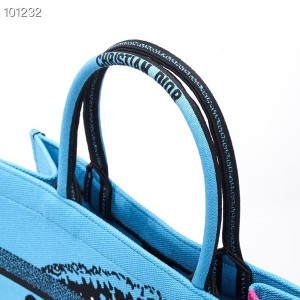 Christian Dior Book Tote Bag 36cm 1286 D-Jungle Pop Giraffe Embroidered Canvas Fall/Winter 2022 Collection - Image 5
