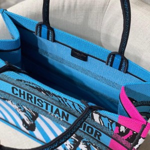 Christian Dior Book Tote Bag 36cm 1286 D-Jungle Pop Giraffe Embroidered Canvas Fall/Winter 2022 Collection - Image 9