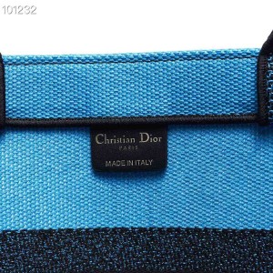 Christian Dior Book Tote Bag 36cm 1286 D-Jungle Pop Giraffe Embroidered Canvas Fall/Winter 2022 Collection - Image 9